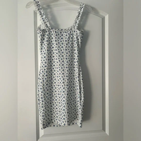 Floral White and Blue Dress - Picture 2 of 3